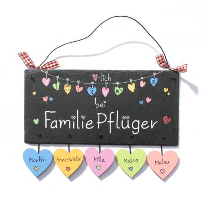 Willkommensschild aus Schiefer mit Herzanhänger aus Holz, Türschild für Familien personalisiert mit Namen, wetterfestes Haustürschild, individuelles Schieferschild, einmaliges Familiengeschenk