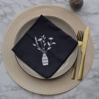 2 selbstgenähte Stoffservietten aus Leinen mit Siebdruck