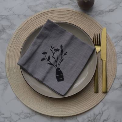 2 selbstgenähte Stoffservietten aus Leinen mit Siebdruck