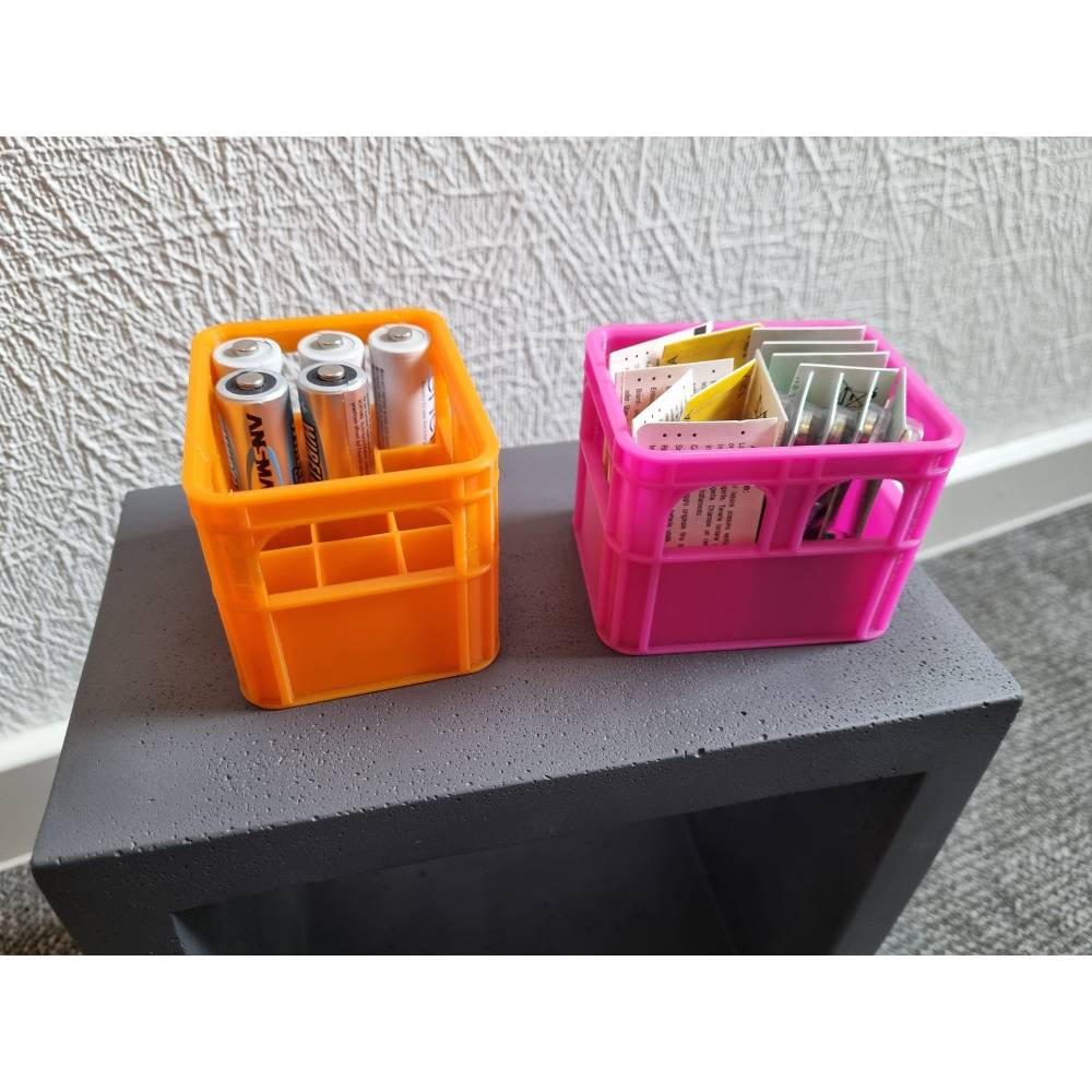 Aufbewahrung fr AA, AAA, 9V und Knopfzellen Batterien/Akkus, Box/Organizer  in Form einer Bierkiste