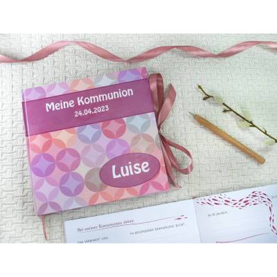 personalisiertes Gästebuch zur Kommunion mit mit Kreisen und Fischen in Fuchsia Beere Pink Gästefragen Fragebogen Fragen