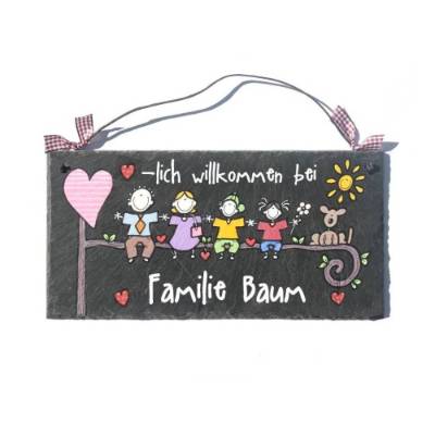 Personalisiertes Türschild Familie aus Schiefer – Namensschild mit Figuren, wetterfest & handgemacht, buntes Willkommensschild für die Haustür, einmaliges Haustürschild und Familiengeschenk