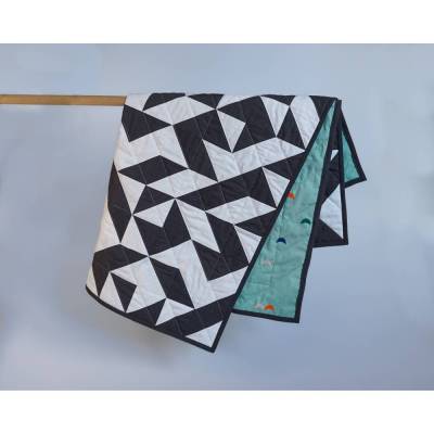 Baby Quilt "Spielecke" Tagesdecke, Krabbeldecke, moderne Patchworkdecke für Babys und Kinder (ca 1x1m)