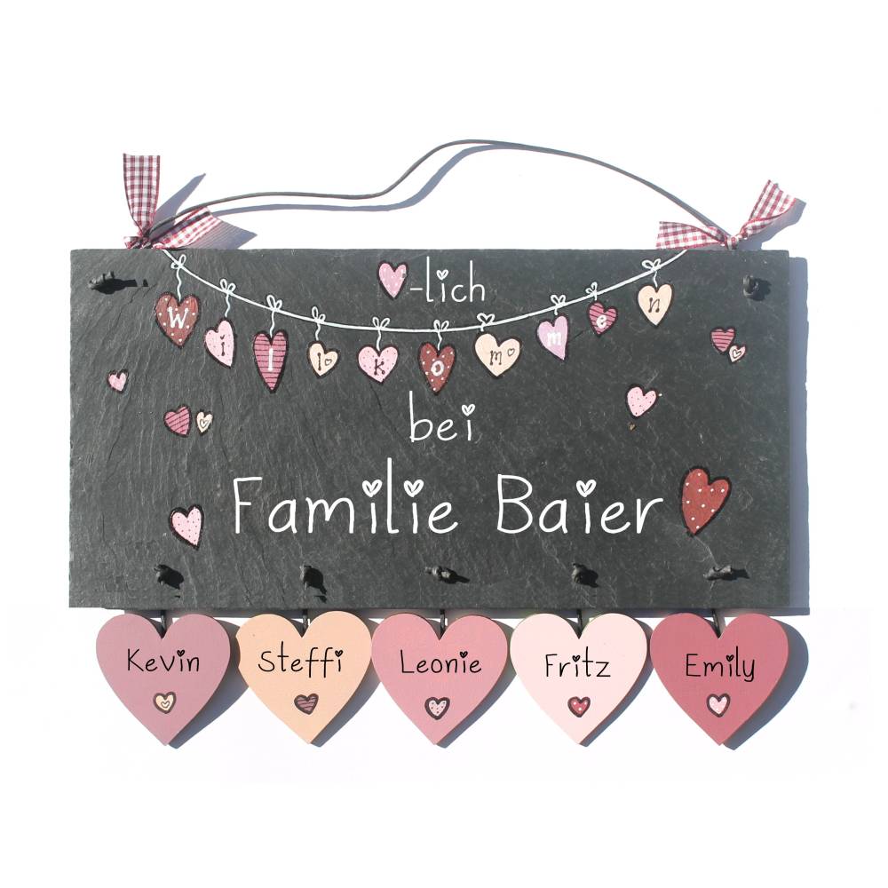 Willkommensschild aus Schiefer mit Herzanhänger aus Holz, Türschild für Familien personalisiert mit Namen, wetterfestes Haustürschild, individuelles Schieferschild, einmaliges Familiengeschenk Bild 1