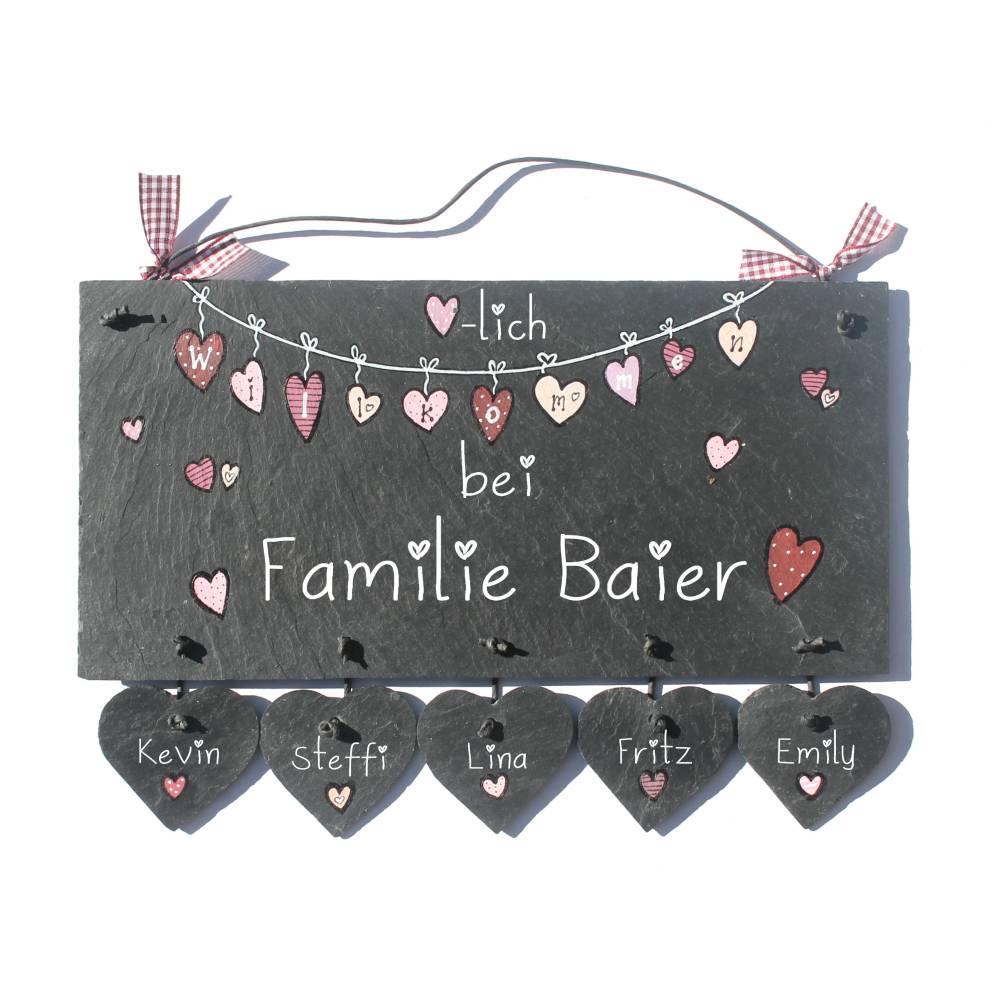 Willkommensschild aus Schiefer mit Herzanhänger aus Holz, Türschild für Familien personalisiert mit Namen, wetterfestes Haustürschild, individuelles Schieferschild, einmaliges Familiengeschenk Bild 2