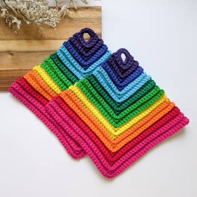 Gehäkelte Topflappen Regenbogen | bunte Topflappen gehäkelt Baumwolle | LGBT Geschenkidee | Hobbyköche Geschenk