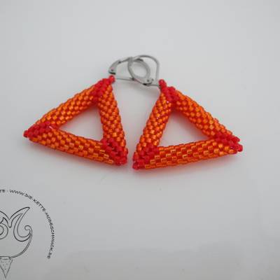 Ohrhänger aus winzigen Glasperlen Dreieck in der Trendfarbe orange mit rot