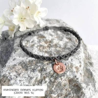 Handgefertigter Kupfer Charm *Pfote* an feinem Makramee Armband, Farbwahl