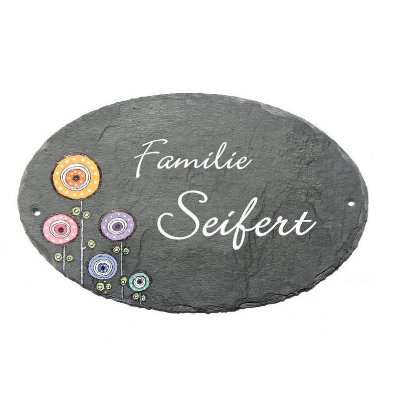 Personalisiertes Schiefertürschild für Familien – Handbemalt mit Retroblumen, wetterfest & individuell, einzigartiges Haustürschild mit Name, exklusives Familiengeschenk Bild 1