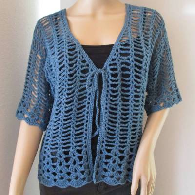 Häkeljacke mit hübschen Musterkanten, Sommerjacke aus Baumwolle mit Leinen und Viskose, Bolero in Blau