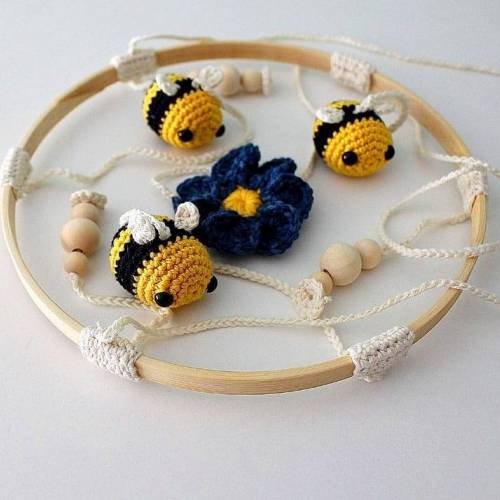 Kawaii Hummel Mobile, süßes Blumen und Hummel Mobile, Bienen Mobile, gehäkeltes Bienen Mobile, Baby Deko, Kinderzimmer D
