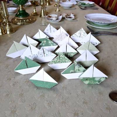 20 Origami Segelboote – Maritime Tischdeko grün floral für Taufe, Hochzeit & Feier
