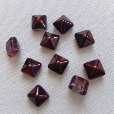 10 Pyramidenperlen magic red brown, zwei Fädellöcher, bead studs