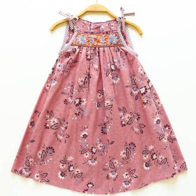 Kleid 110 / 116 altrosa geblümt, ärmellos, Sommerkleid, Strandkleid, Blümchenkleid, Trägerkleid, Mädchenkleid, Upcycling, Unikat