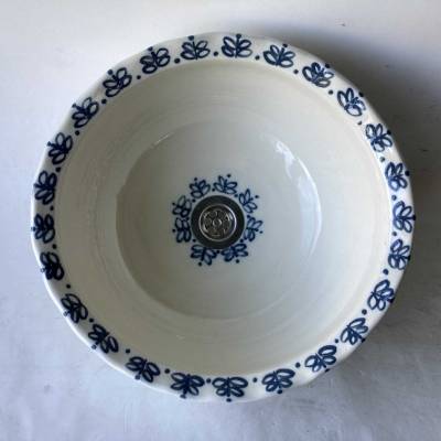 Leicht ovales Waschbecken /weiß/creme/blau mit gemalter Bordüre   Ø 34/32 cm Höhe 15 cm