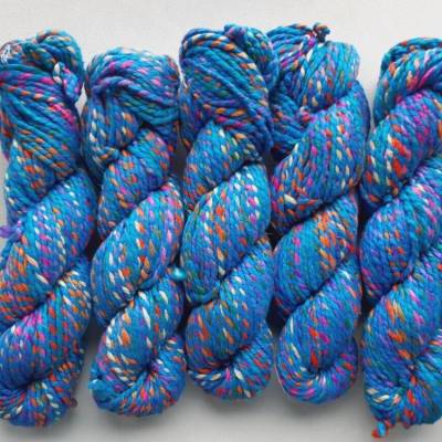 100 g Strang Candy Silk Yarn, Maulbeerseide, Bouretteseide, blau-bunt, 90 m