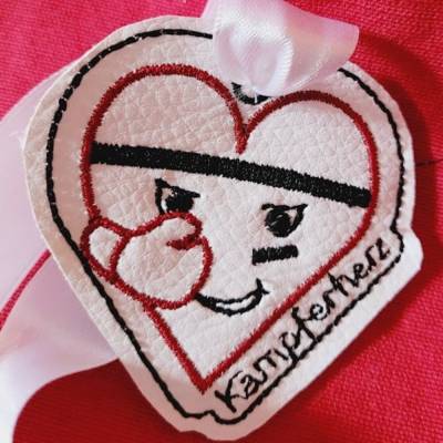Stickdatei Anhänger "Kämpferherz" ith Mutmacher