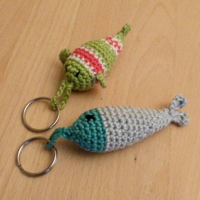 Häkelanleitung Schlüsselanhänger "Fische", 2 Modelle, Taschenbaumler, pdf-Datei