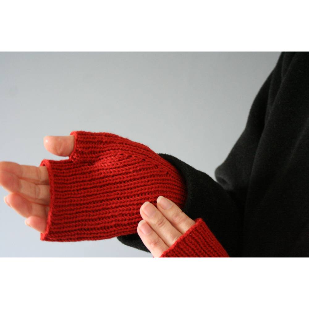 Leipzig Stulpen – Klassische Rippenstulpen mit Daumen | Strickanleitung Bild 2
