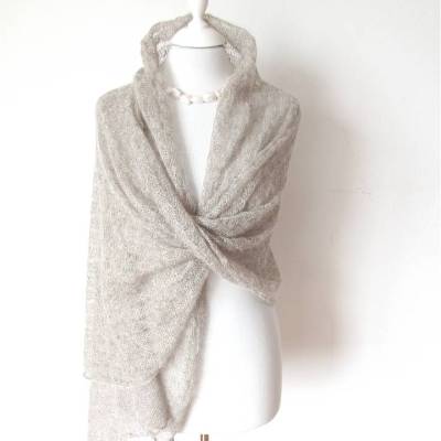 Eleganter Schal taupe gold aus Alpaka und Mohair, gestricktes Tuch Damen für Jubiläum