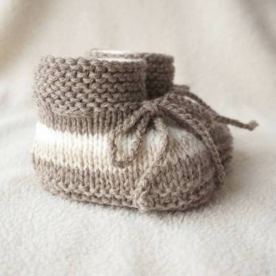 Babyschuhe handgestrickt aus Alpaka Wolle – Naturfarben, weich & nachhaltig, Geschenk zur Geburt, Strickschuhe Baby, Wollschuhe