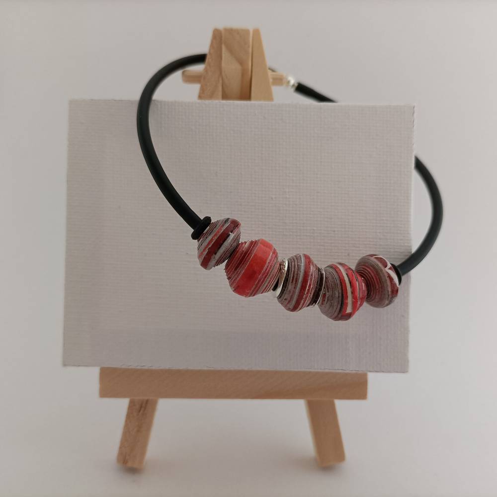 Damenarmband aus Papierperlen - Upcycling - Himbeere Bild 1