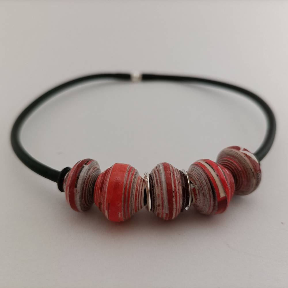 Damenarmband aus Papierperlen - Upcycling - Himbeere Bild 2