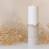 Personalisierte Traukerze mit nude/beigem Gipssockel und Blattgold Akzenten | Ein elegantes Accessoire für die Hochzeit