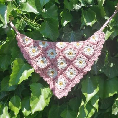 Wunderschönes Bandana, gehäkeltes Kopftuch mit Gänseblümchen 