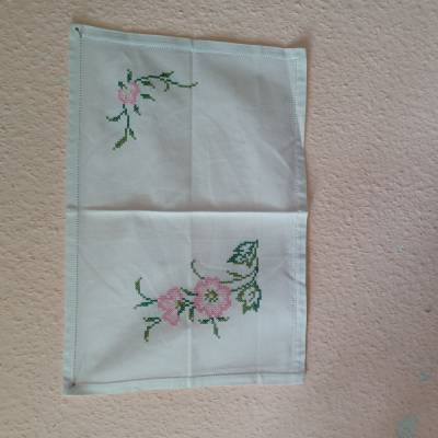1 Tischdeckchen aus den 60er Jahren