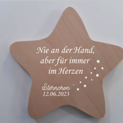 Erinnerung an ein Sternenkind, Geschenk für Sterneneltern, individuelle gestaltetes Trauergeschenk, Naturholz Stern