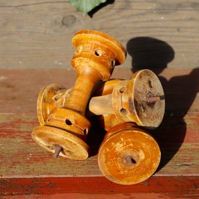 3 antike Garnspulen aus Weberei Holz