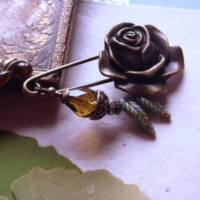 Tuchnadel Rose Olivgrün Kiltnadel, Schalnadel mit Perlen Rosenbrosche  N-7-AB-39