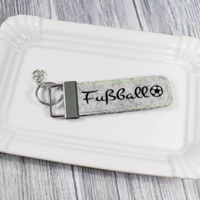 Filz-Schlüsselanhänger „Fußball“ mit Spruch, Geschenk für Fußballfans