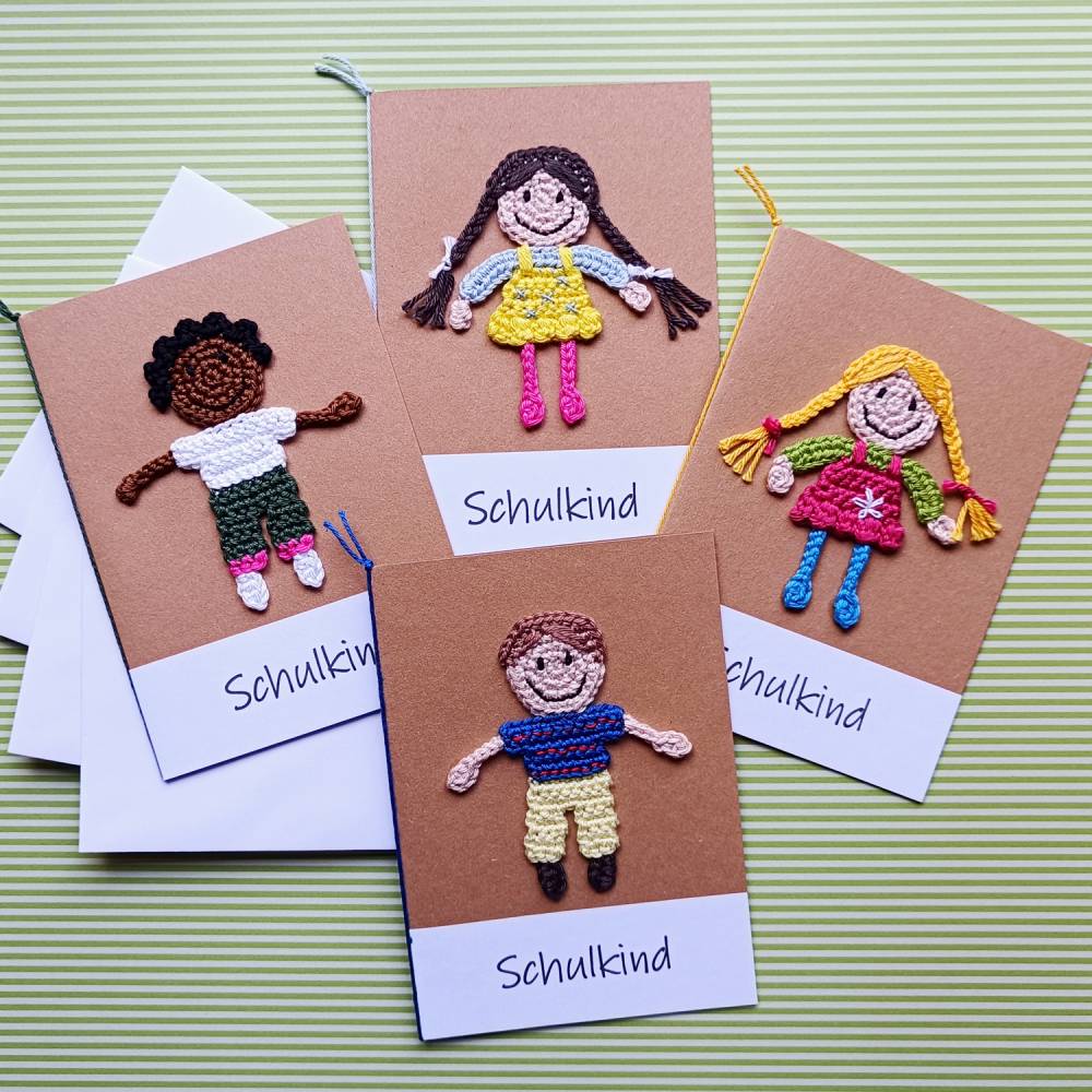 Glückwunschkarte Geldgeschenk Schulanfang mit gehäkeltem Schulkind mit Wunschtext Bild 1