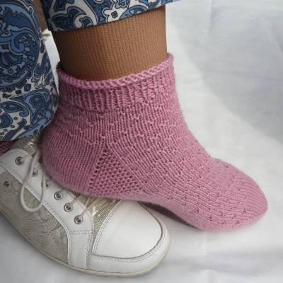 Handgestrickte Sneakersocken Gr. 38/39 Altrosa aus Sommerwolle – Atmungsaktive Stricksocken