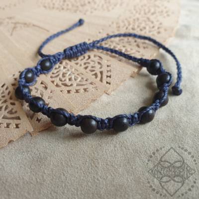 Armband mit schwarzen Sandelholz-Perlen in blau - extra groß/lang - Unisex - größenverstellbar - Makramee