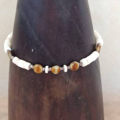 Zierliches Surferarmband beige/braun – Muschel- & Glasperlen, verstellbar, unisex