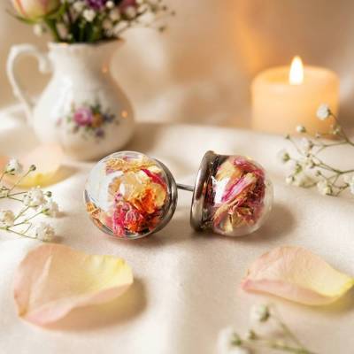 Zarte Ohrringe aus Edelstahl mit 12mm Glasperle & echten Blüten – Ohrstecker