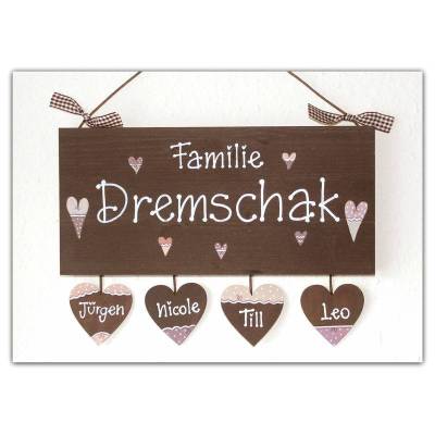 Personalisiertes Hochzeitsgeschenk Türschild Familie aus Holz – Handbemaltes Holzschild mit Herzen & Wunschname, individuelles Haustürschild wetterfest