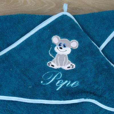 Kapuzenhandtuch von 80 x 80 cm bis 130 x 130 cm in Wunschfarbe und -motiv sowie Namen