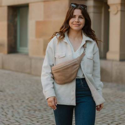 Große XXL Gürteltasche Hellbraun mit Silber
