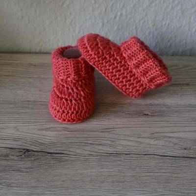 1 Paar gehäkelte Schuhe, Babyschuhe, Babyschühchen, Neugeborene Boots, Stiefel Größe 16 (9/10cm Sohle)  Handarbeit