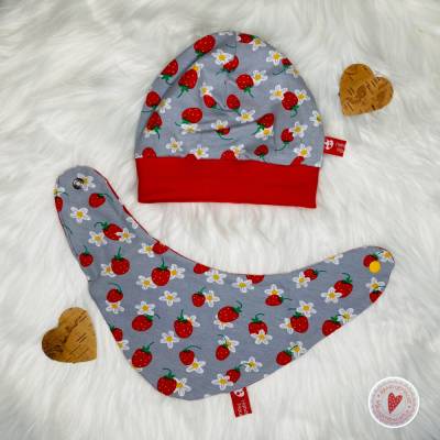 Baby - Set aus Babymütze und Halstuch / Erdbeeren