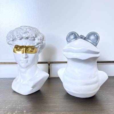 David und der Goliathfrosch, 2 Büsten, Frosch, Froschplastik, David und Goliath, Froschbüste