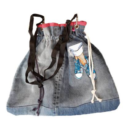 Turnbeutel aus Jeans – Upcycling Unikat mit Stickerei, Schulterriemen & Zugband