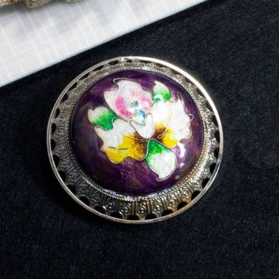 Vintage Brosche Emaille Orchidee lila weiß bunt – Florale Trachtenbrosche Schmuck 1960–1975
