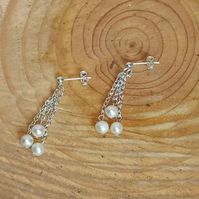 Zierliche Ohrhänger mit weißen Zuchtperlen Sterlingsilber