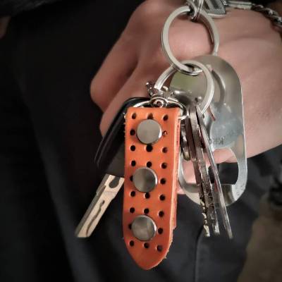 Anhänger mit Karabiner, Leder und Metall, for Men, upcycling 