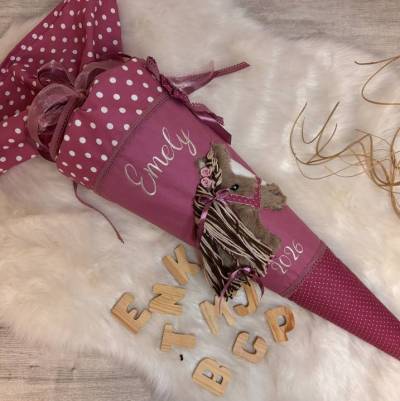 Schultüte, Zuckertüte, gestickt, Pferdekopf im Mähne, himbeer-rosa, Einschulung, personalisierbar, Mädchen, als Kissen